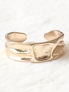 5/$15 🩷 MUST BUNDLE Gold Textured Open Cuff Ring - Women Jewelry